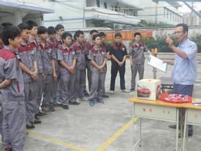 实操老师指导现场